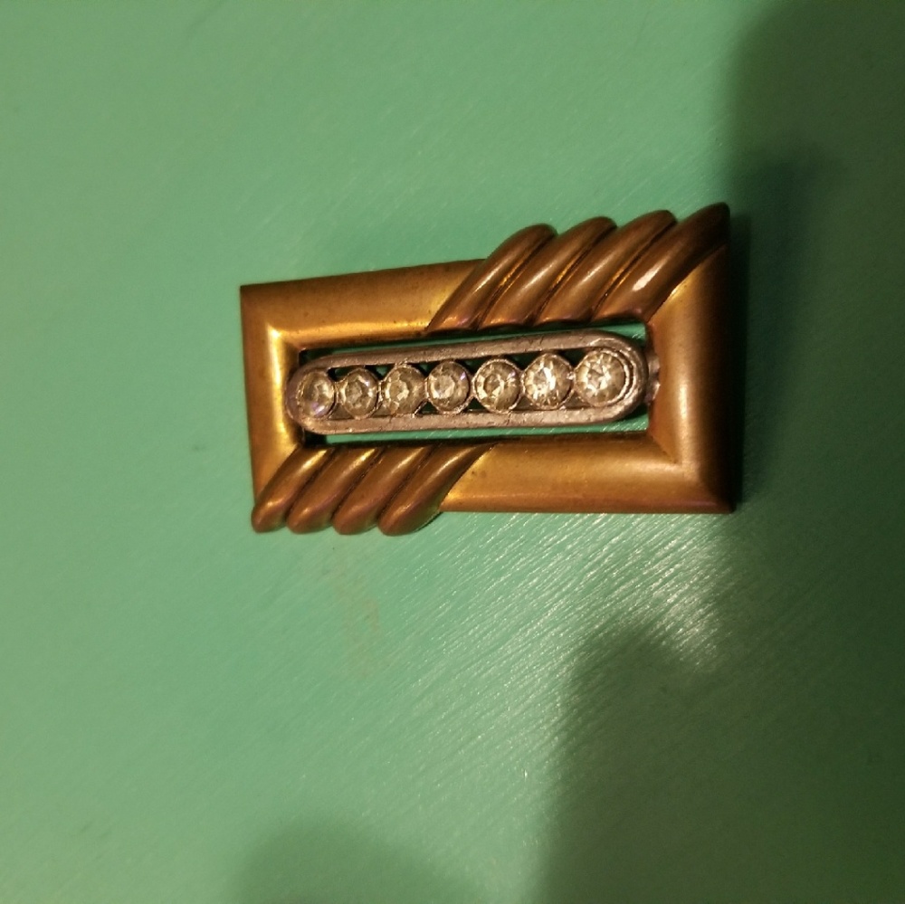 2 brooches